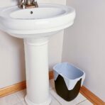 Amazon Basics Small 4 Gallon Trash Bags with Flap Ties, Fresh Scent, Odor Control, 0.5 mil Thick, 80 Count - Image 6