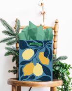 qiqee 7.9"x4.3"x9.6" 6PCS Clash Flowers Paper Gift Bags with Tissue Paper Handles Medium Size Bags（12pcs Tissue Paper ） - Image 7